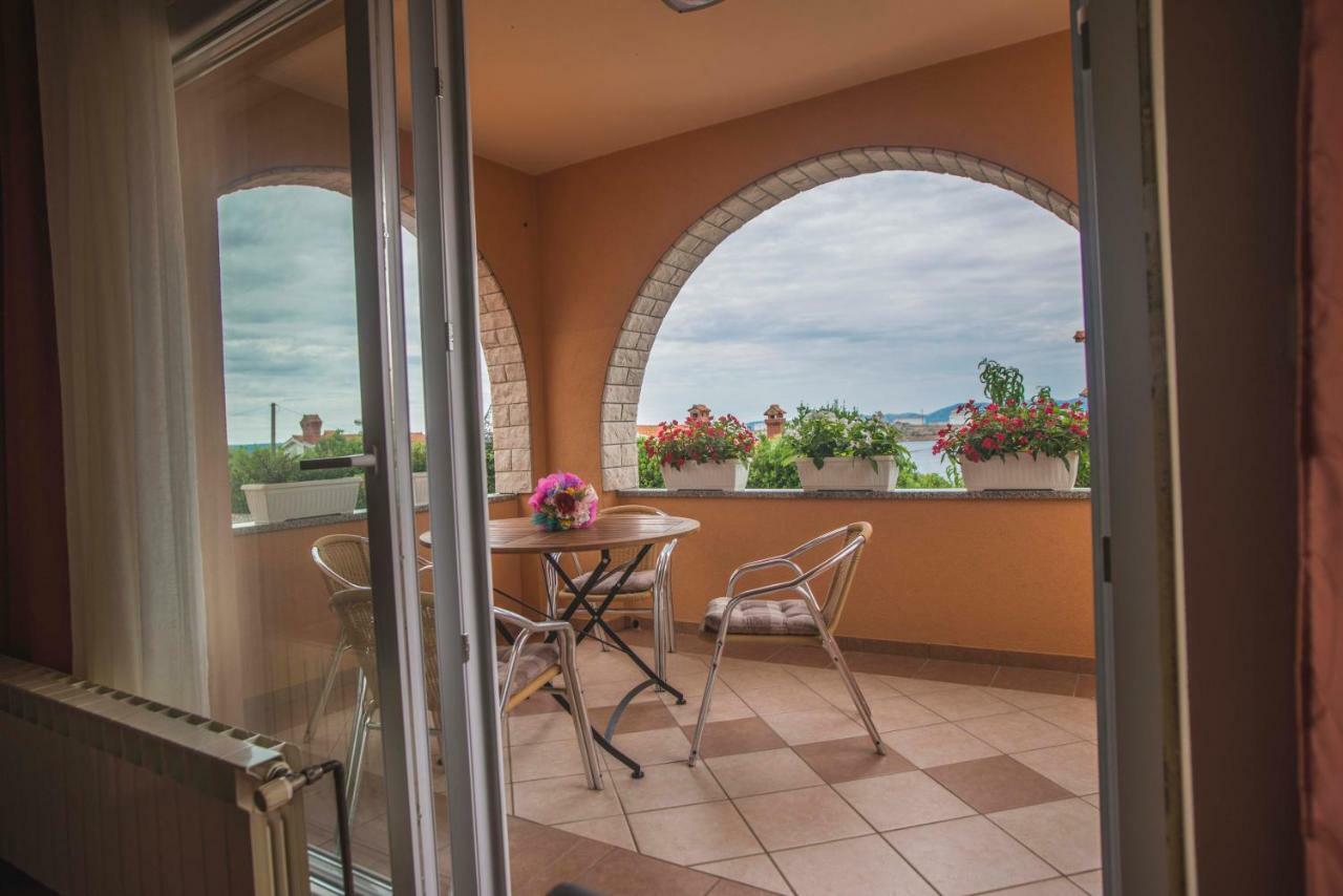 Апартаменти Apartman Lana Омишаль Екстер'єр фото